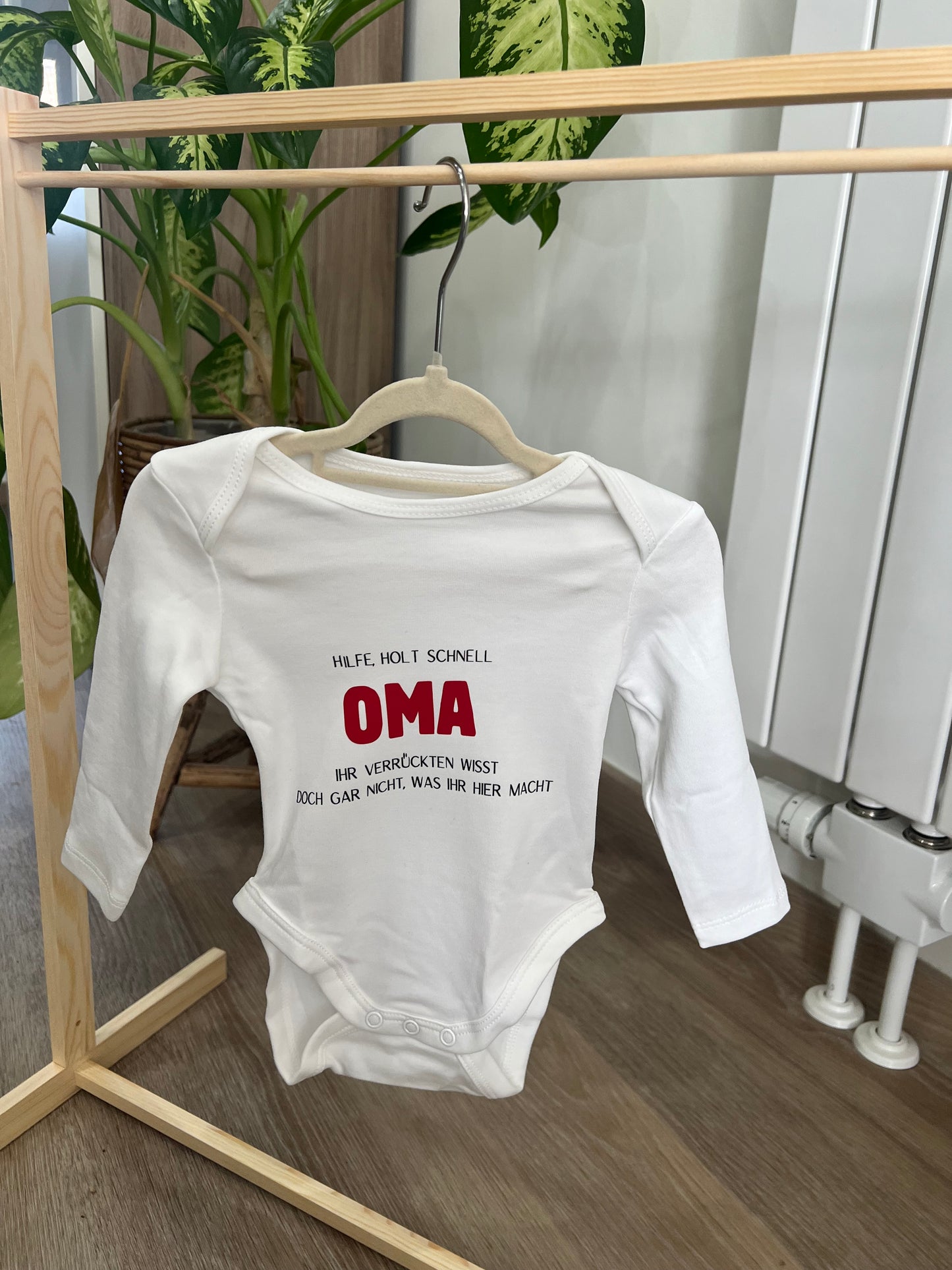 Baby Body: Holt Oma